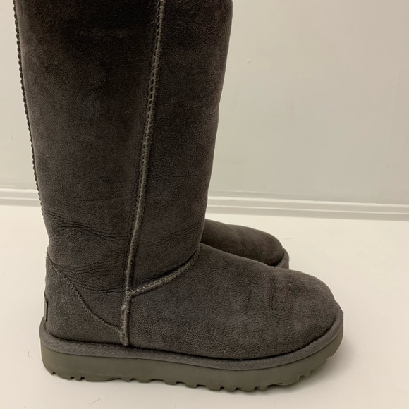 Grey uggs - Picture 9 of 12